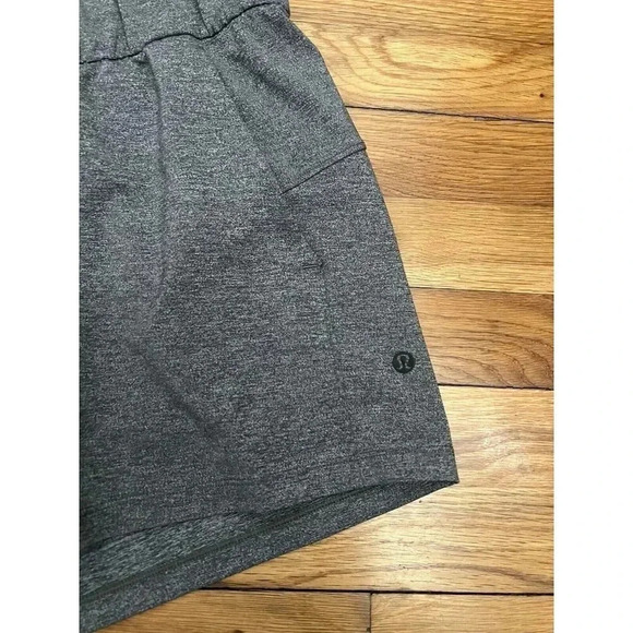 Lululemon Womens On The Fly Shorts Grey 2.5” Inseam Drawstring Pockets Size 10 - Picture 3 of 6